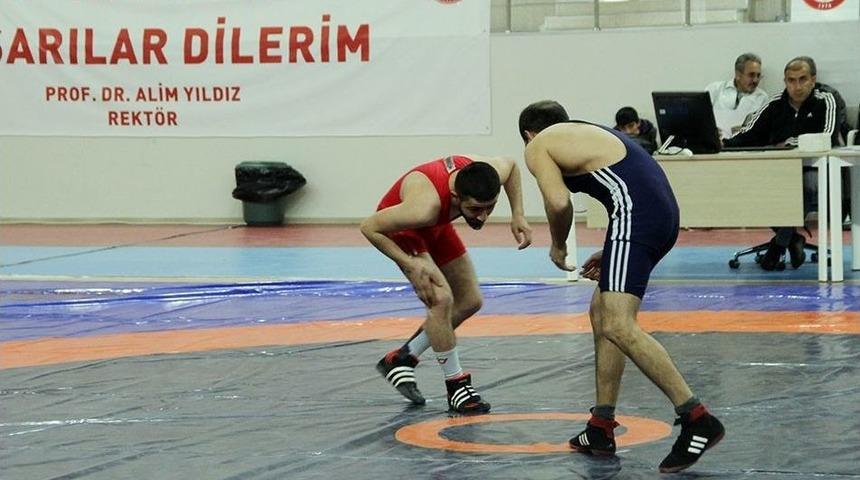 G&uuml;reşte Ar&uuml;&rsquo;ye Bir Altın Ve Bir G&uuml;m&uuml;ş Madalya