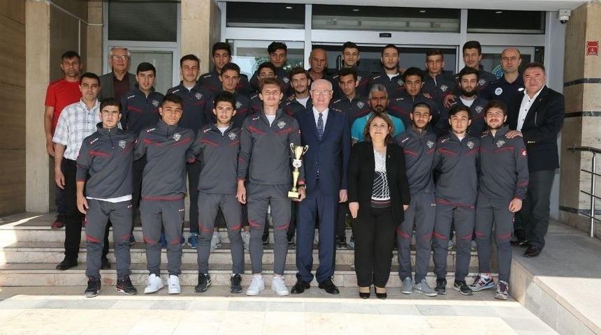 Başkan Kurt: &ldquo;hedefimiz Profesyonel Sporcular &Ccedil;ıkarmak&rdquo;