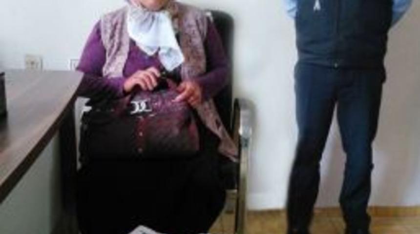 İ&ccedil;erisinde 400 Tl Bulunan &Ccedil;anta Sahibine Teslim Edildi