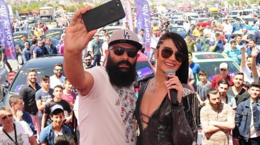 Dilara G&uuml;rkan, Festivale Kost&uuml;m&uuml;yle Damga Vurdu