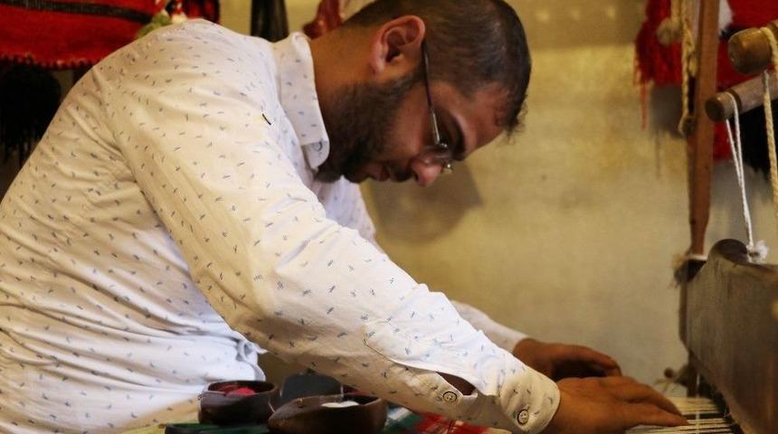 (&ouml;zel Haber) Suriyeli Aile 500 Yıllık Geleneği Gaziantep&rsquo;te S&uuml;rd&uuml;r&uuml;yor