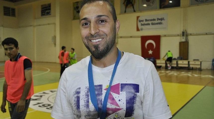 Beden Eğitimi &Ouml;ğretmeninden B&uuml;y&uuml;k Fedakarlık