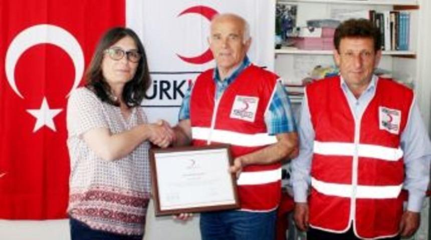 Annesinin Dairesini Kızılay&rsquo;a Bağışladı