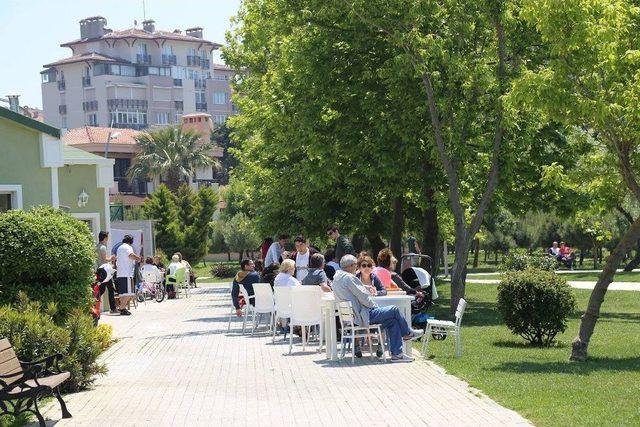 Başkan Akgün, Meclis Toplantılarını Parklara Taşıdı