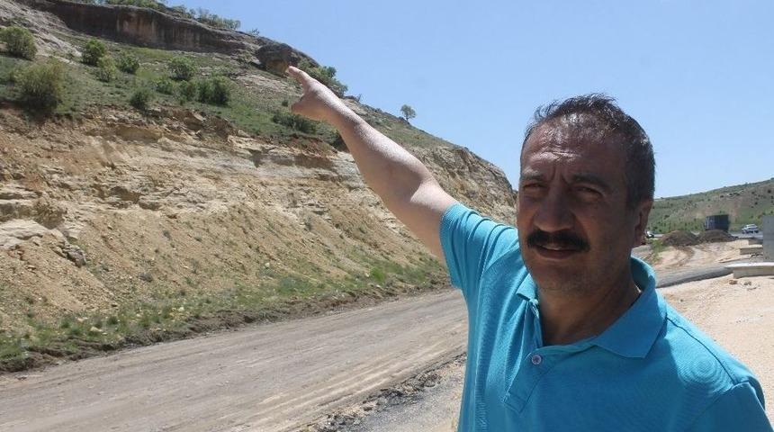 Mardin-diyarbakır Karayolunda Kaya K&uuml;tlesi Tehlikesi