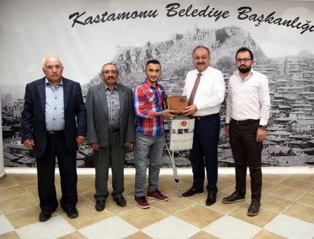 Kayseri Gazisi Protezle Ayağa Kalktı