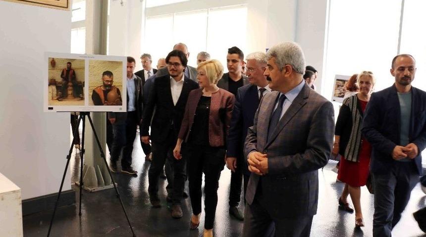 D&uuml;nya&rsquo;da Seramik Sergisi, Kağıt M&uuml;zesi&rsquo;nde Sergileniyor