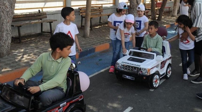 &Ccedil;anakkale&rsquo;de &Ouml;ğrencilere &rsquo;trafik Eğitim Pisti&rsquo;