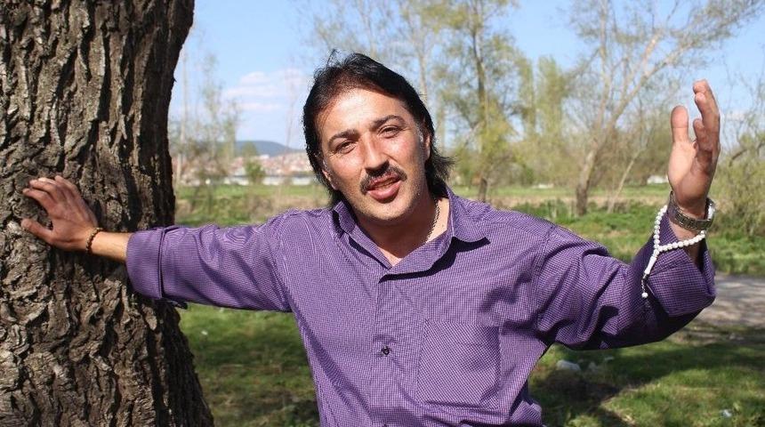 Ferdi Tayfur&rsquo;a Benzerliğiyle Dikkat &Ccedil;ekiyor