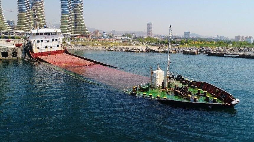 (&ouml;zel Haber) Kartal Sahilinde Su Alarak Batan Gemi Havadan G&ouml;r&uuml;nt&uuml;lendi