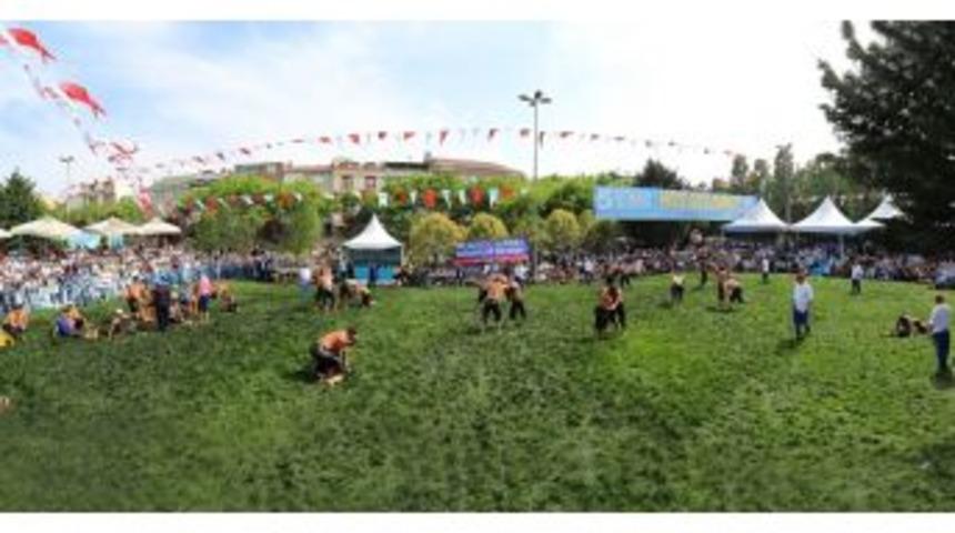 7&rsquo;nci Geleneksel Sultangazi Belediyesi Yağlı G&uuml;reşleri Başlıyor