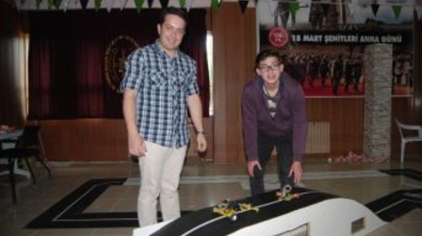 &Ouml;ğrenciler Uluslararası Robot Yarışmasına Hazırlanıyor