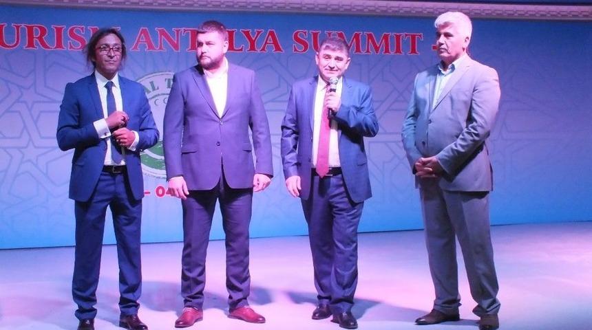 Antalya&rsquo;da D&uuml;zenlenen 2. Helal Turizm Zirvesi Sona Erdi