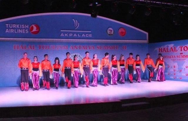 Antalya&rsquo;da D&uuml;zenlenen 2. Helal Turizm Zirvesi Sona Erdi 1