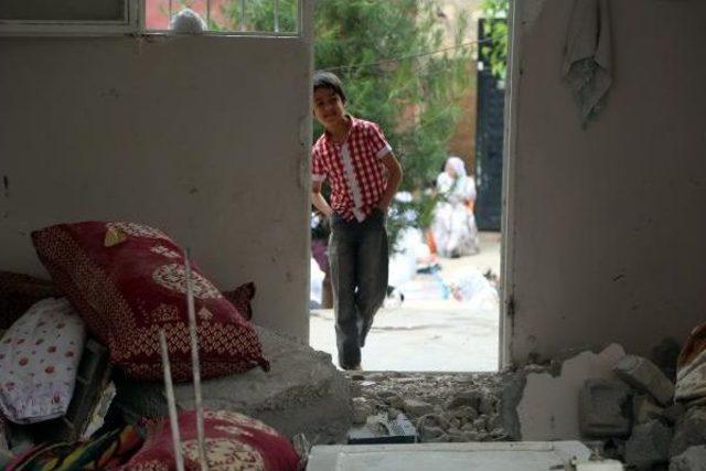 Silopi'de Polis Panzeri Eve Çarptı; 2 Çocuk Öldü