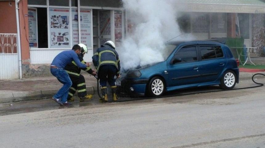 Park Halindeki Otomobil Yandı