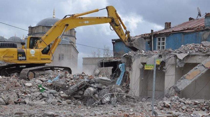 Osmanlı Mahallesi Yıkım &Ccedil;alışmaları S&uuml;r&uuml;yor