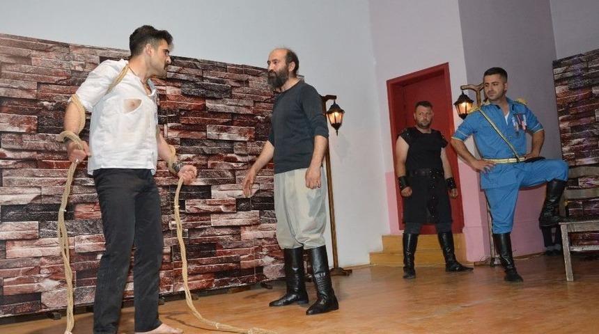 Niksar&rsquo;da &rsquo;&ccedil;anakkale Buzdağının Ardı&rsquo; Oyunu Sahnelendi