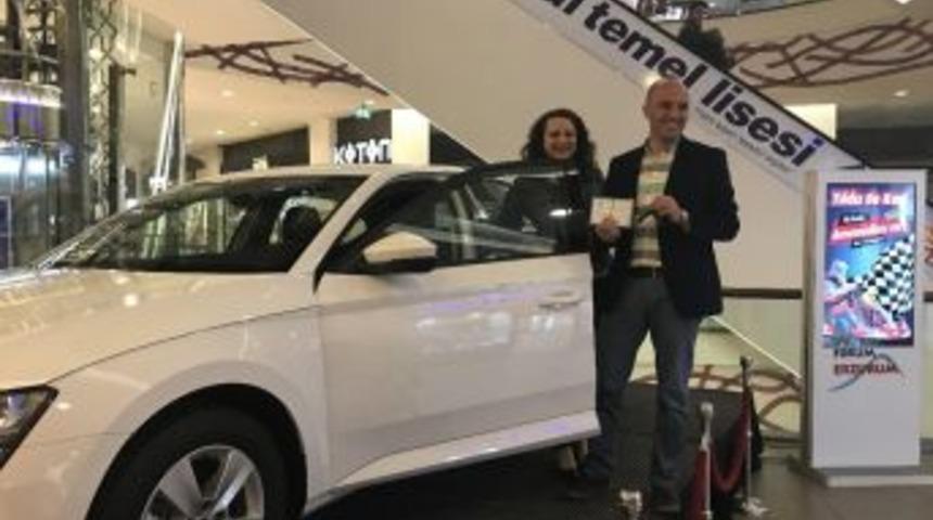 Forum Erzurum&rsquo;un Skoda Superb Talihlisi, Hediye Otomobilini Teslim Aldı