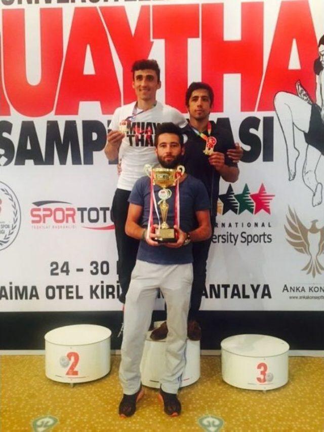 Üniversiteler Arası Muay Thai Şampiyonasında Erciyes Üniversitesi İkinci Oldu