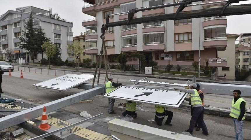 Başkent&rsquo;te, Her Y&ouml;ne Trafik Levhası
