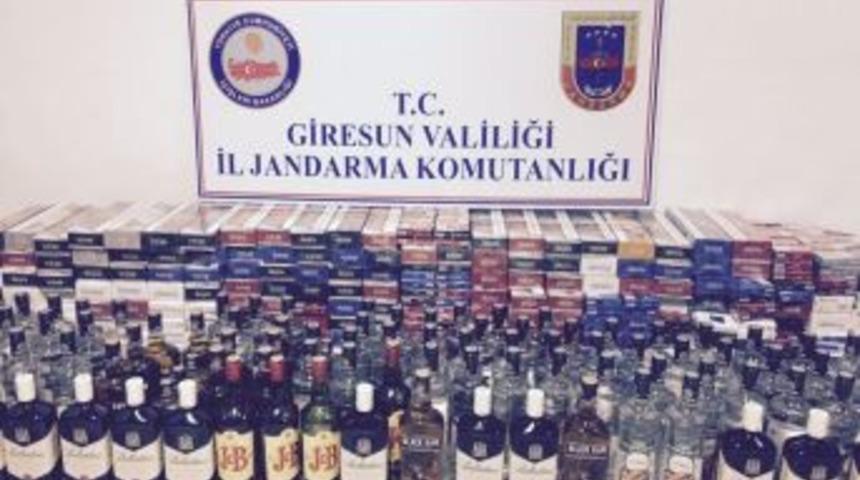 G&uuml;rcistan Plakalı Ara&ccedil;ta Ka&ccedil;ak Sigara Ve İ&ccedil;ki Ele Ge&ccedil;irildi