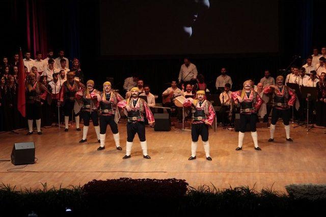 Türk Halk Müziği Topluluğundan Sevda Üzerine Türküler