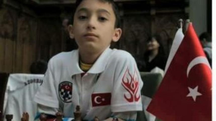 Tokatlı Efe Satran&ccedil;ta D&uuml;nya Şampiyonu Oldu