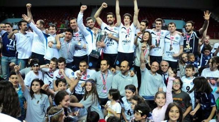 Halkbank'taki Eski Arkassporlula'rın Şampiyonluk Sevinci