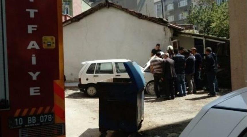 Yanan Araca İtfaiye M&uuml;dahale Etti