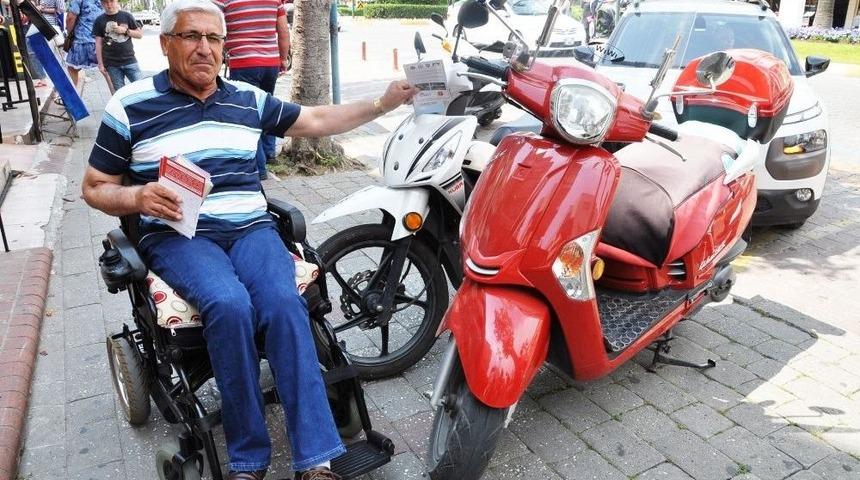 Engelli Bireylerden Farkındalık Y&uuml;r&uuml;y&uuml;ş&uuml;