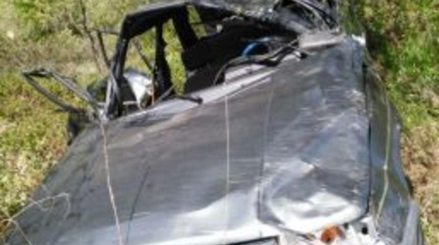 Otomobil Şarampole Yuvarlandı: 2 Yaralı