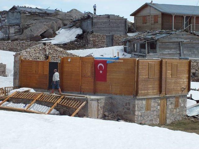 Fırtınadan Zarar Gören Evler, Yaylacıları Kara Kara Düşündürüyor