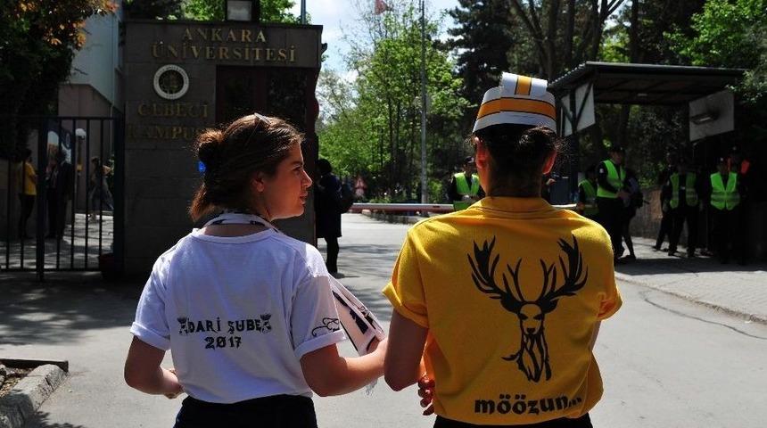 M&uuml;lkiyeli &Ouml;ğrenciler, G&uuml;venlik Gerek&ccedil;esiyle &rsquo;inek Bayramı&rsquo;na Getirilen Yasağa Uymadı