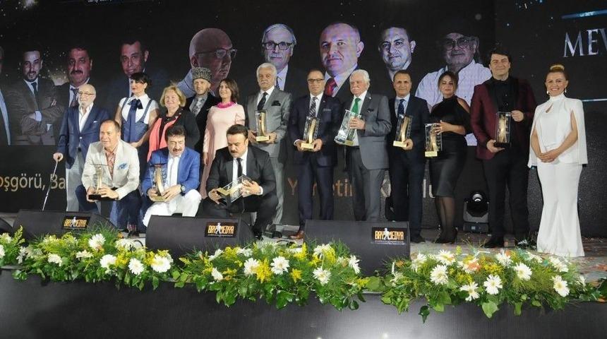 &Uuml;nl&uuml; Sanat&ccedil;ılara Mevlana &Ouml;d&uuml;lleri Verildi