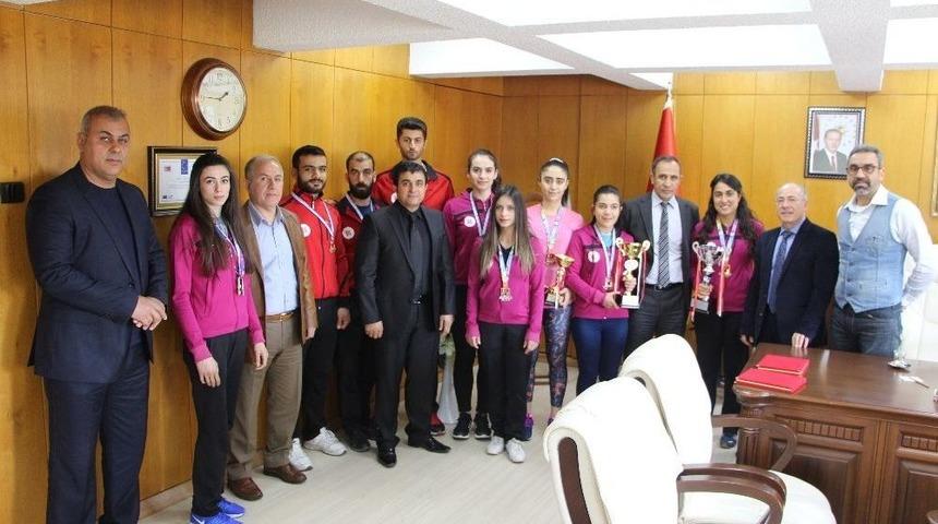 F&uuml; Sporcularından 3 Dalda 7 Altın Madalya