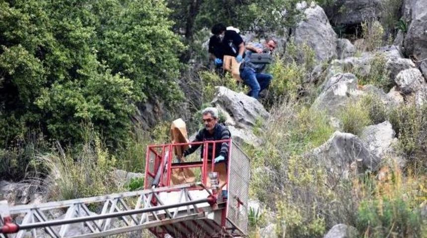Dağlık Alanda Erkek Cesedi Bulundu