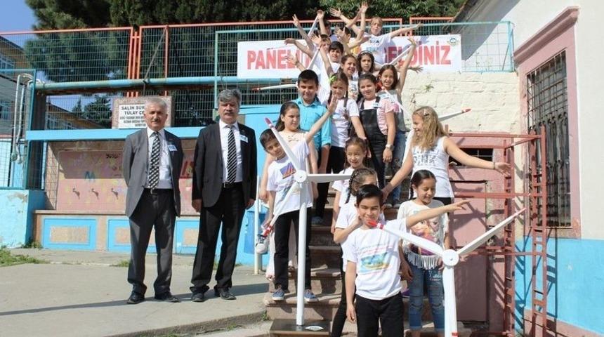 &Ouml;ğrencilerin Tartışmalı &lsquo;yenilenebilir Enerji&rsquo; Paneli