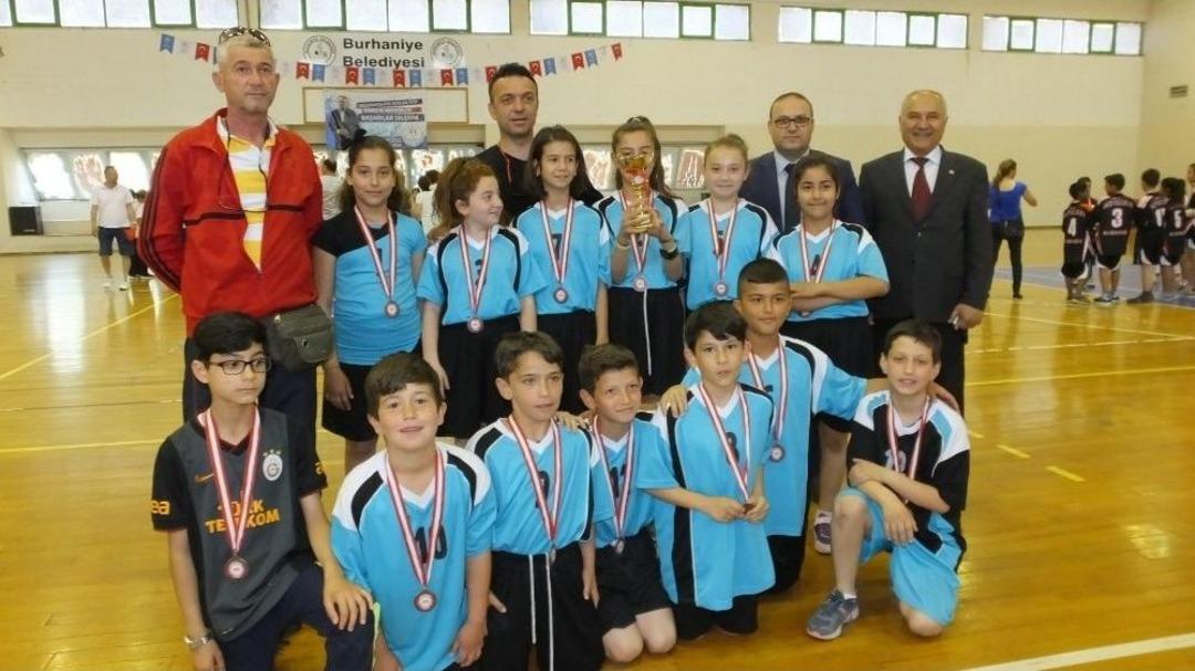 Burhaniye&rsquo;de Geleneksel &Ccedil;ocuk Oyanları Şenliği Yapıldı