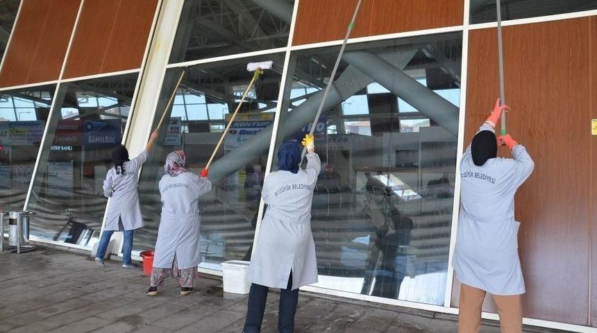 Boz&uuml;y&uuml;k Şehirlerarası Otob&uuml;s Terminali&rsquo;nde Temizlik