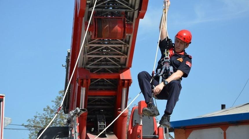 Boz&uuml;y&uuml;k Belediyesi İtfaiyesi Eğitim &Ccedil;alışmaları Devam Ediyor