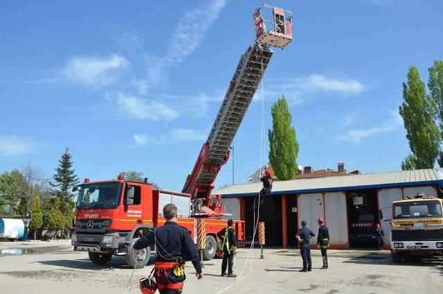 Bozüyük Belediyesi İtfaiyesi Eğitim Çalışmaları Devam Ediyor