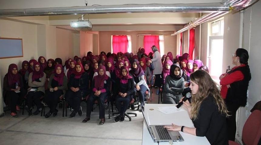 &Ouml;ğrencilere Astım Bilgilendirmesi