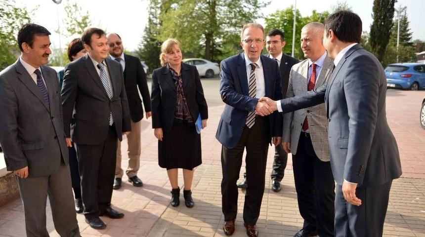 Rekt&ouml;r Uzun, Akademisyenlerle Biraraya Geldi