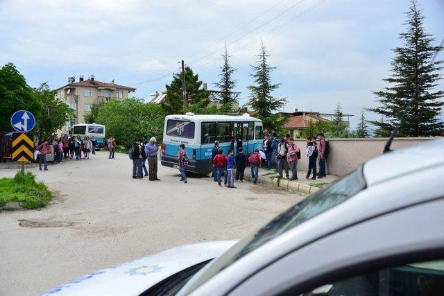 Freni Patlayan Minibüs Okulun Bahçe Duvarına Çarptı: 5 Yaralı