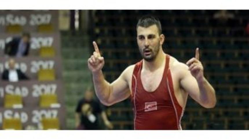 Büyükşehirli Güreşçiden Altın Madalya