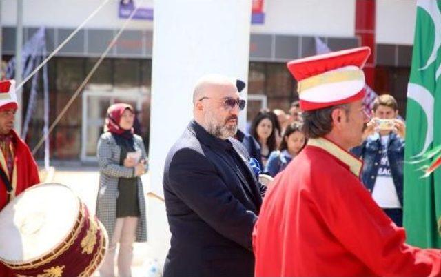 2'nci Abdülhamid'in Torunu Mehter Marşlarıyla Karşılandı