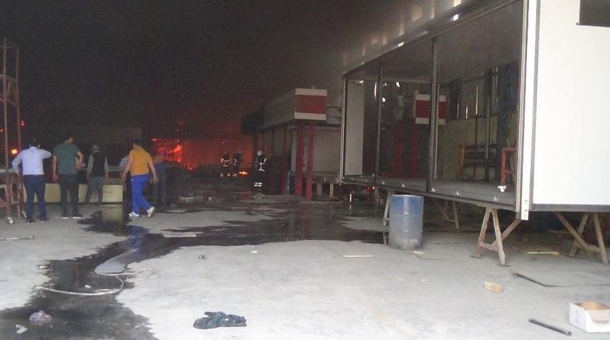 Hatay&rsquo;da Treyler Fabrikasında Yangın