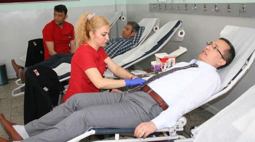 Devrek&rsquo;te &Ouml;ğretmen Ve Velilerden Kan Bağışı Kampanyası