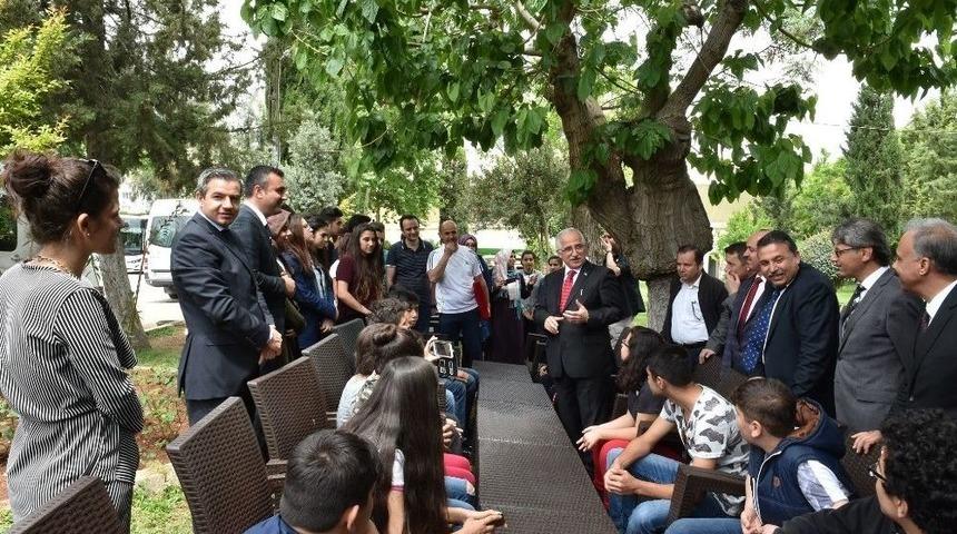 Vali Tuna Kardeş Okul &Ouml;ğrencilerini Ağırladı